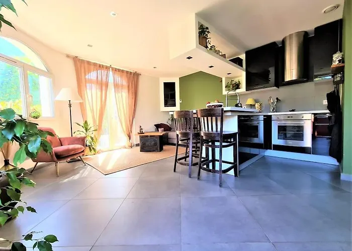Climatise & Cosy - T3 55 M2 Parking A 2 Mn De Lyon