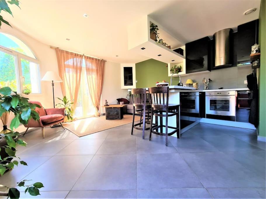 Apartment Climatise & Cosy - T3 55 M2 Parking A 2 Mn De Lyon Caluire-et-Cuire