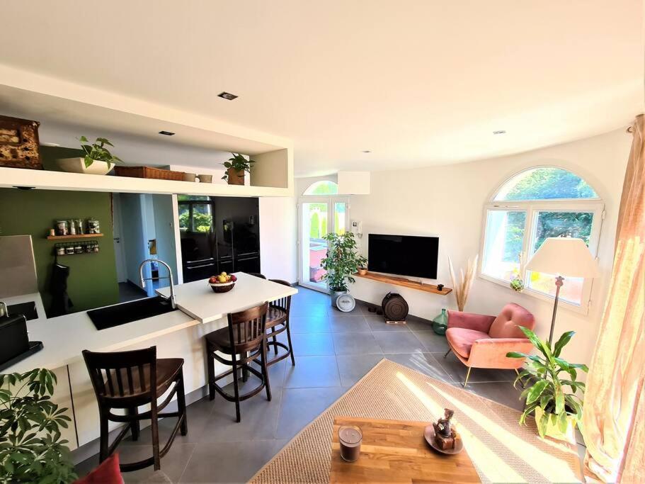 Apartment Climatise & Cosy - T3 55 M2 Parking A 2 Mn De Lyon Caluire-et-Cuire