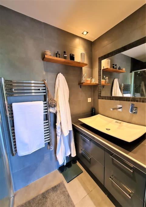 Climatise & Cosy - T3 55 M2 Parking A 2 Mn De Lyon